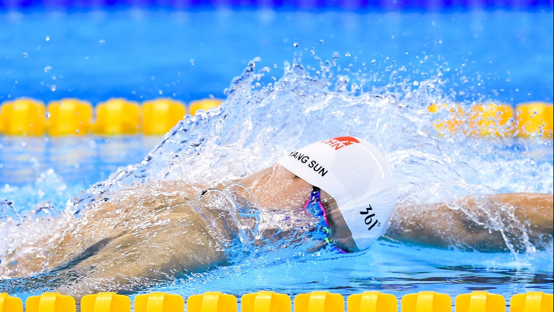 _比赛精彩瞬间合集：视觉盛宴不断_，赛事精彩瞬间