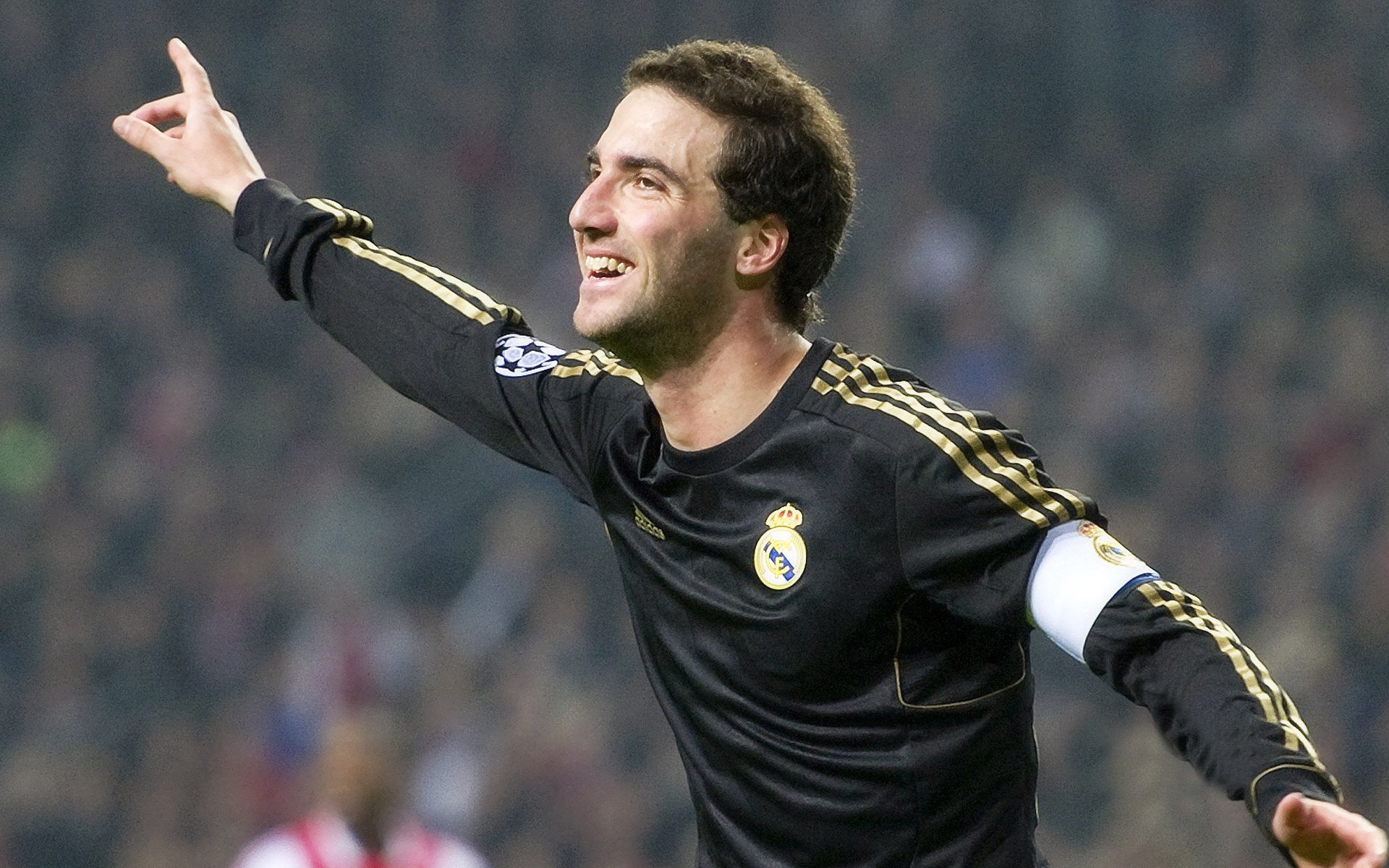 爱游戏官网网页版入口-意甲：尤文在最后一分钟绝平AC米兰，积分榜白热化，尤文ac米兰哪个厉害